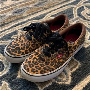 Leopard 🐆 Vans wmns as 8, men’s 6.5